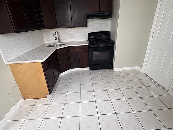 2nd image of 96 Eaton Pl #4A