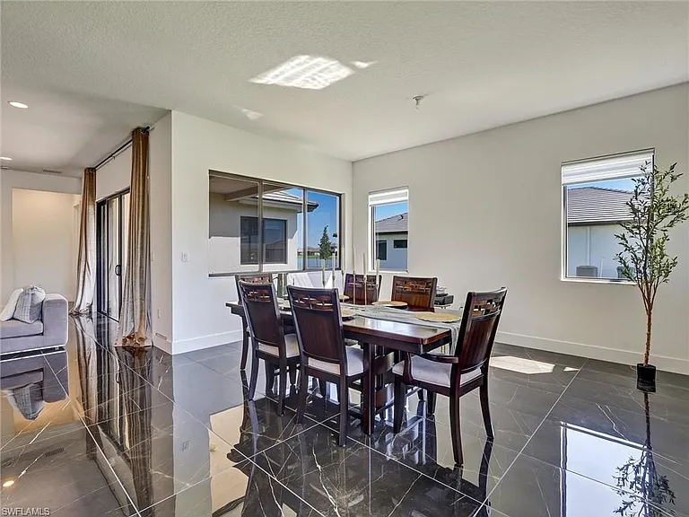 5126 Penella Ave — Photo 15