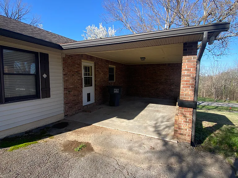 1806 E Spring St — Photo 24