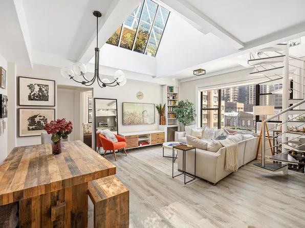 321 West 55th Street image 1 of 10