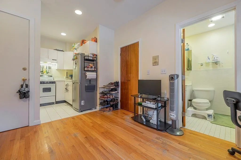 Studio, 217 sqft, $1,950 — Photo 3