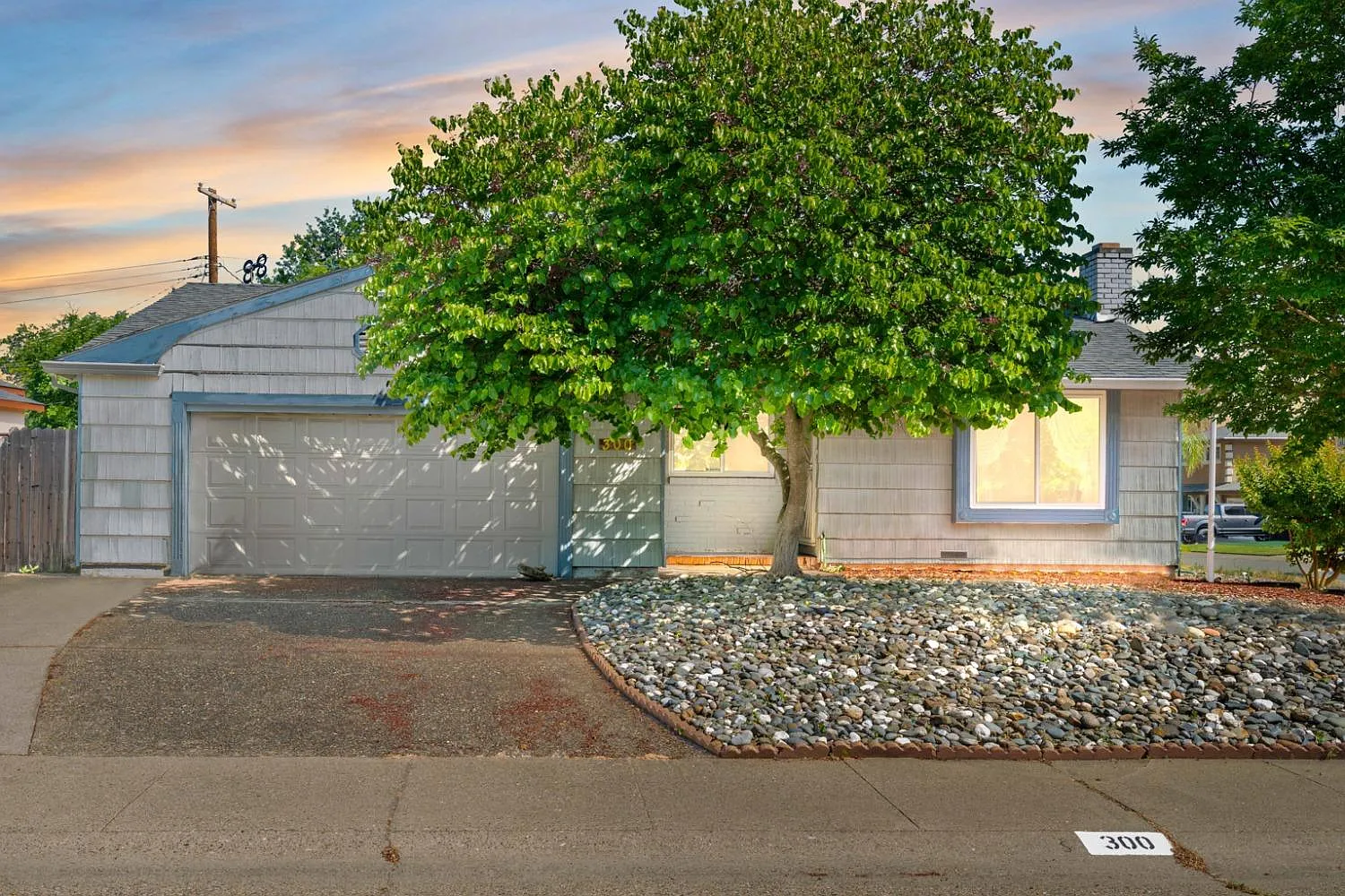 300 Zola Ave photo 1