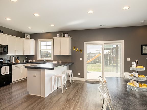 4th image of 2281 Meadowhill Ln