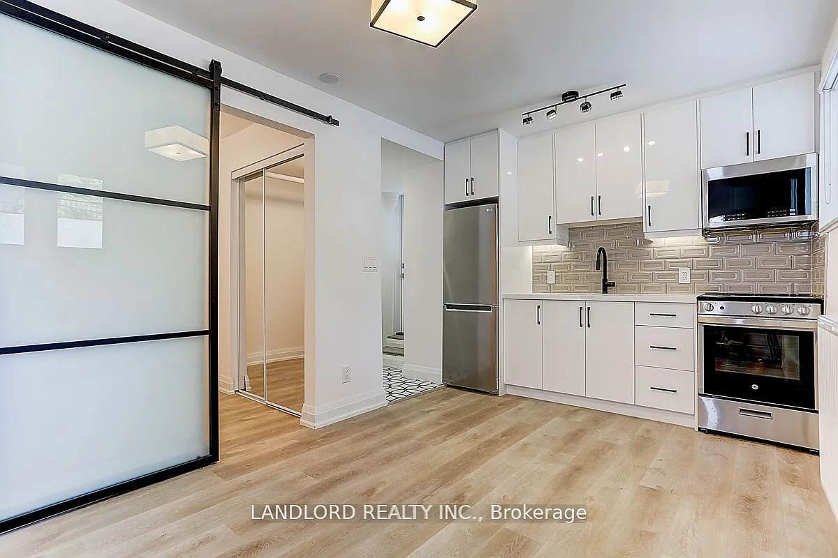 2520 Bloor St W - 23 — Photo 1