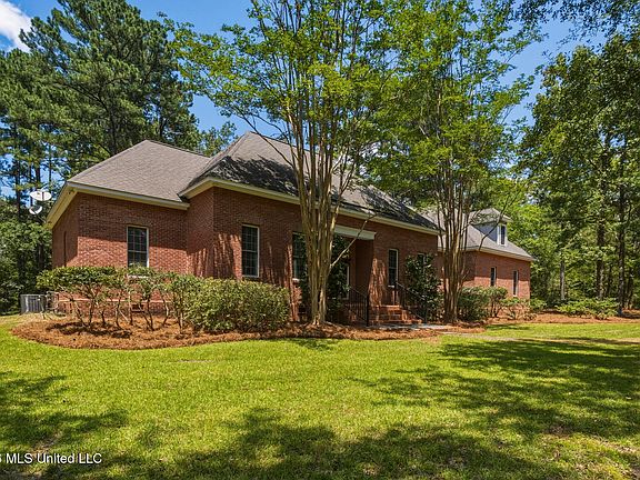 3rd image of 131 Hunt Cir
