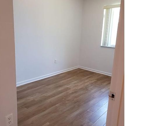 5th image of 14086 NE 2nd Ave