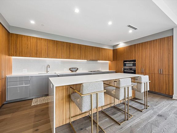 3rd image of 5104 Caroline St #403