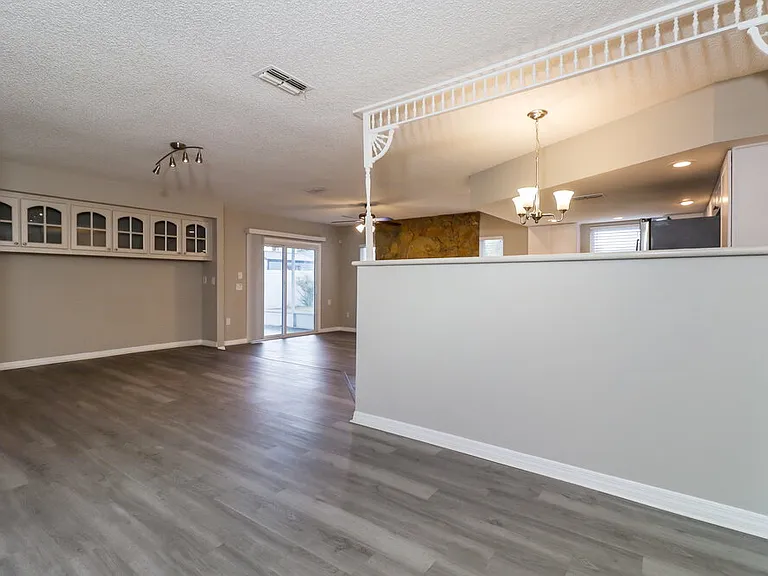 12909 Walnut Tree Ln — Photo 7