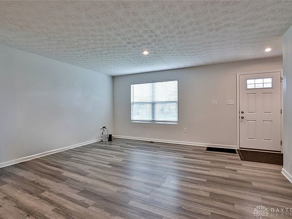 3rd image of 5865 Woodcreek Dr