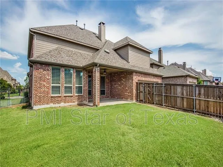 7509 Rockyford Dr — Photo 16