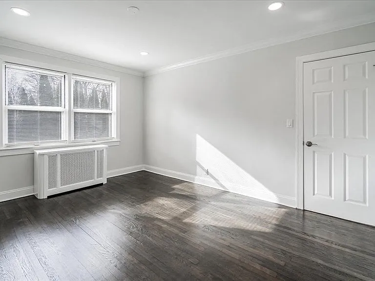 744 Elm Ave — Photo 8