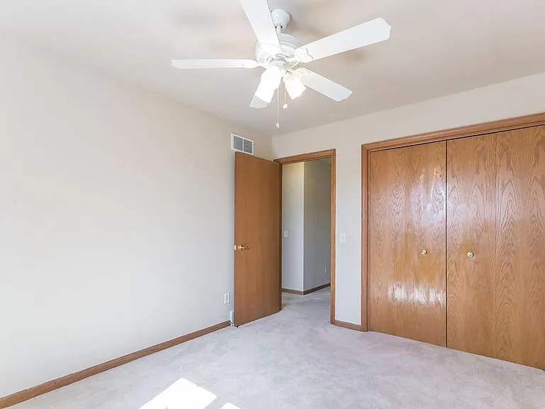 1087 N Pine St — Photo 8