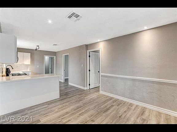 5th image of 605 W Adams Ave
