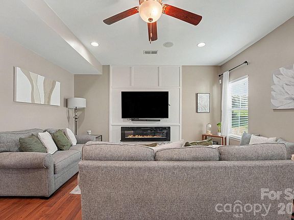 4th image of 1359 Farm Branch Dr SW