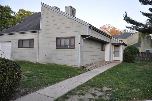 37 Chiswick Dr Photo 1