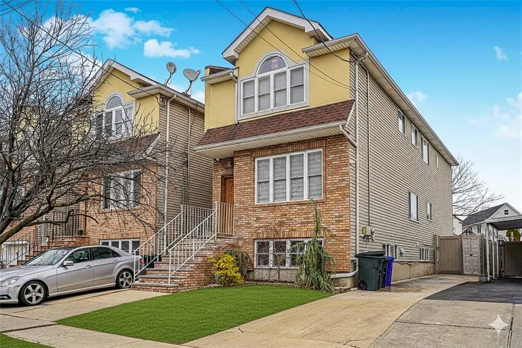 49 Llewellyn Pl photo 1