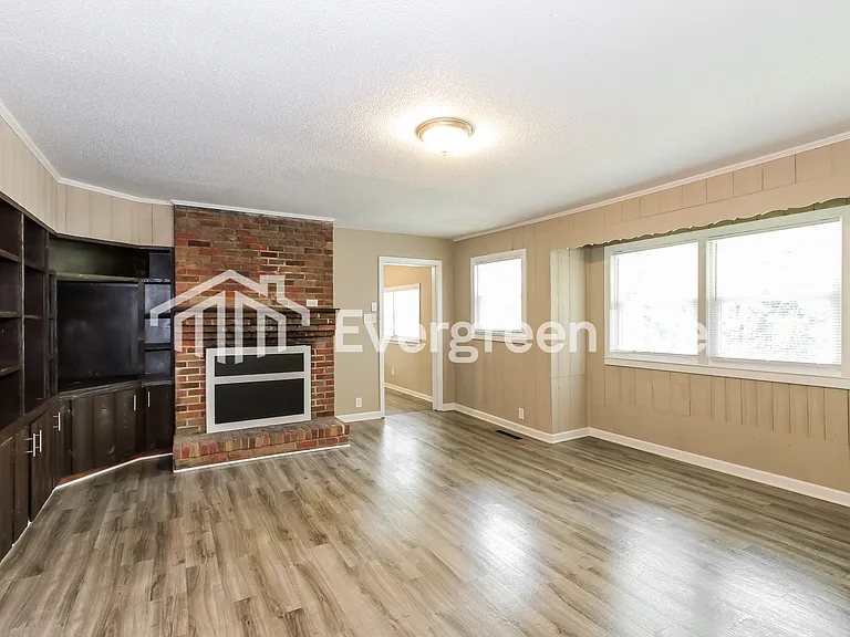 1114 Evans Rd — Photo 3