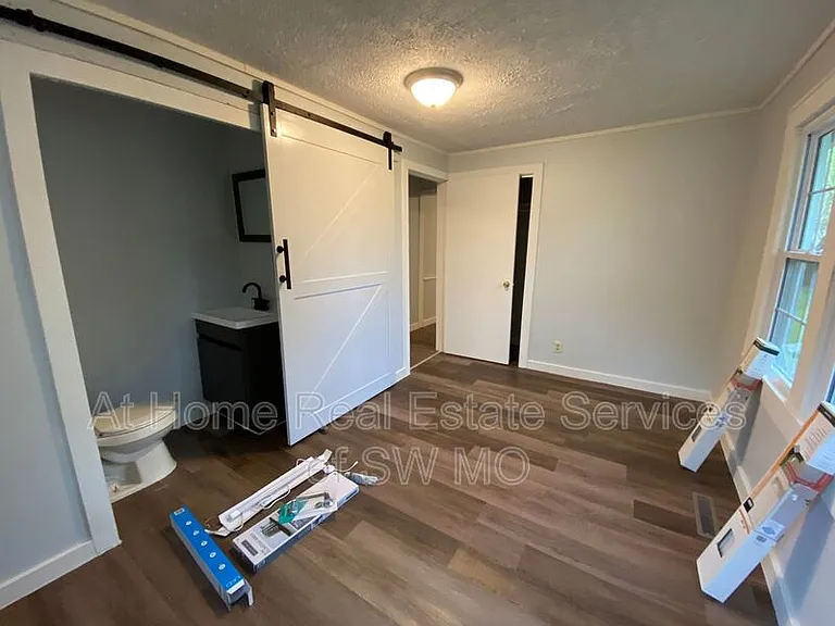 2630 E Cherry St — Photo 7