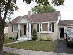 1st image of 123 Avery St