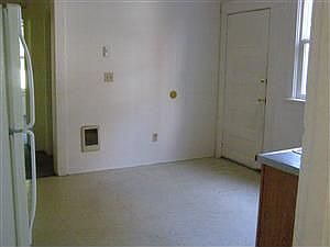 3rd image of 948 S Ainsworth Ave APT B
