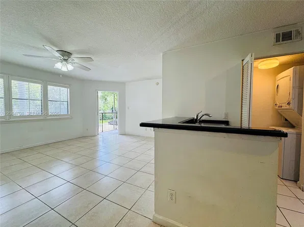 630 S Park Rd #293, Hollywood, FL 33021