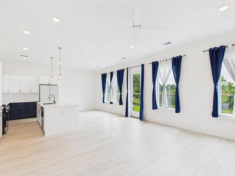 9609 Valeca Dr — Photo 6