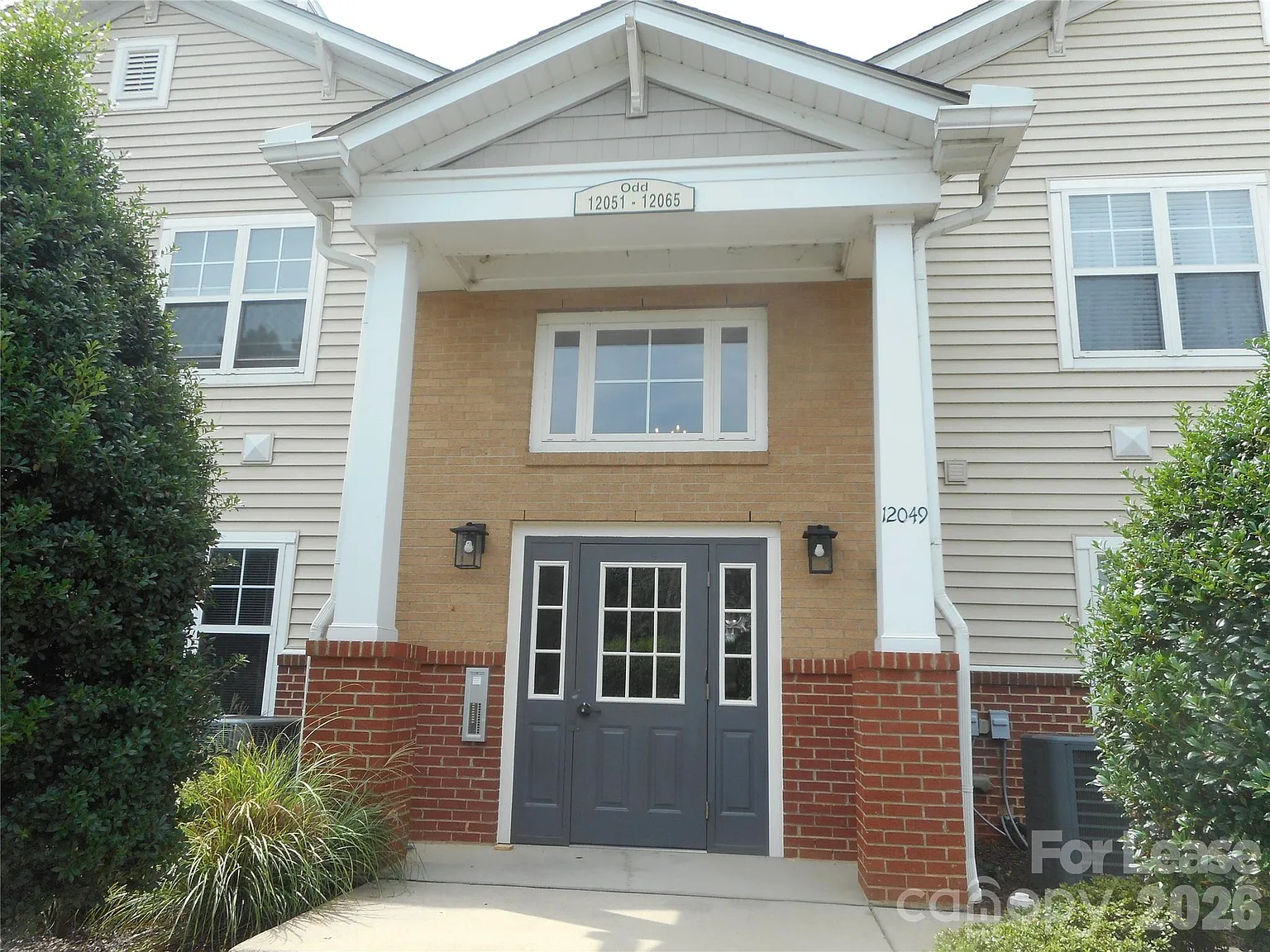 2 bed, 2.0 bath, 1213 sqft, $1,950 — Photo 2