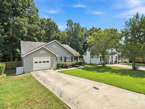 2nd image of 167 Sea Island Blvd