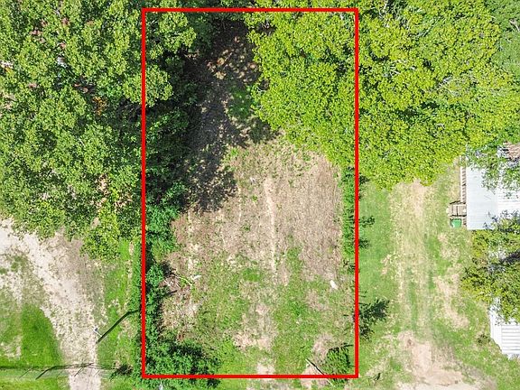 3rd image of 714 Plum Grove Rd