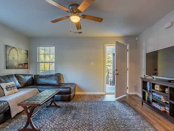 3rd image of 507 Josephine St