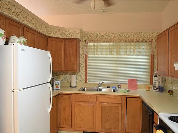 4th image of 5326 Clover Dr