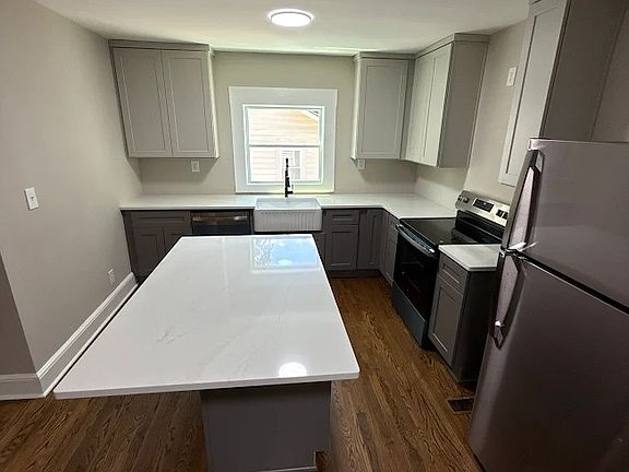 2nd image of 528 Barrington Dr