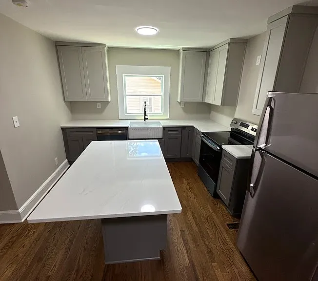 528 Barrington Dr — Photo 2
