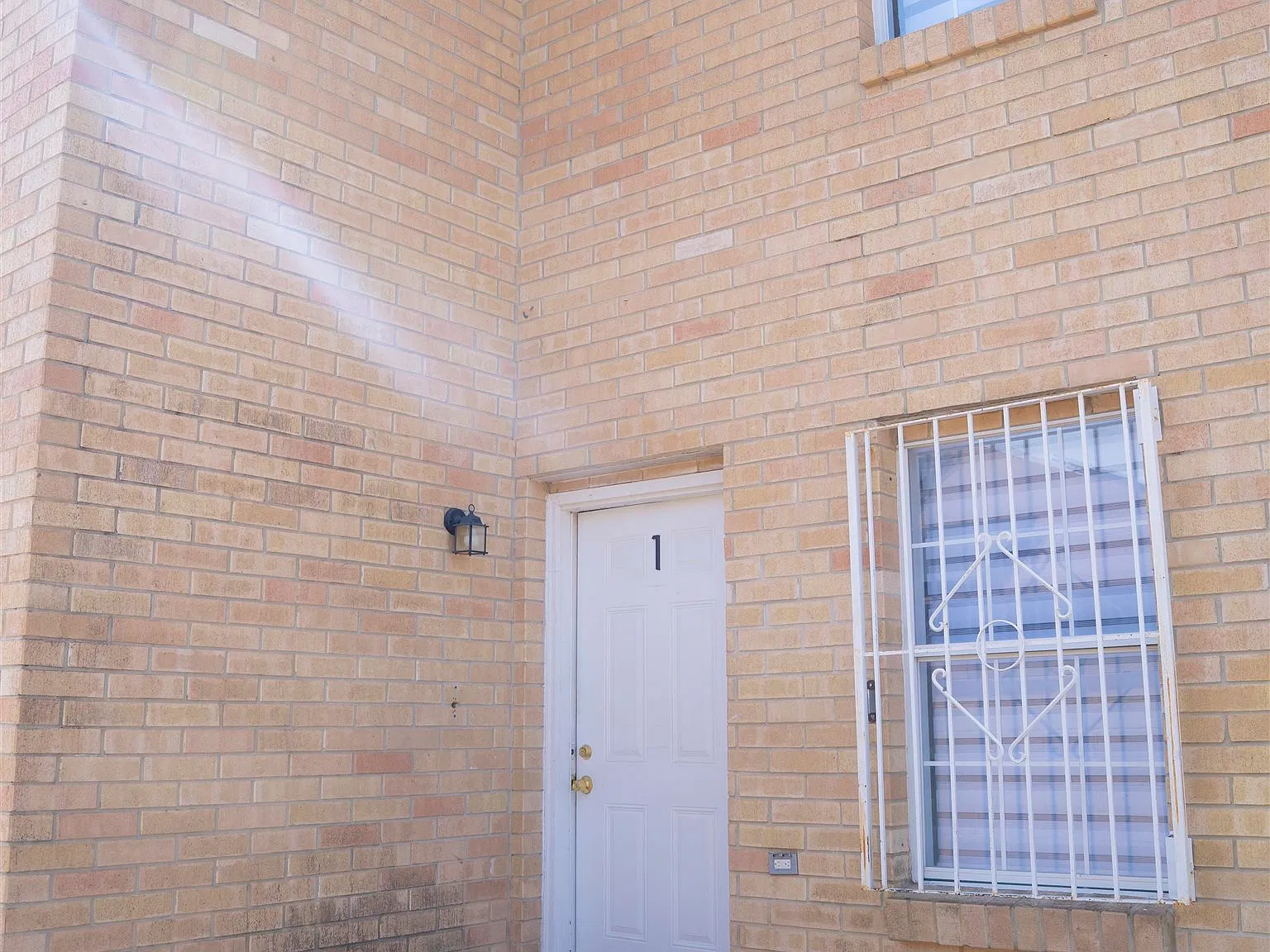 3 bed, 2.0 bath, 994 sqft, $1,000 — Photo 1