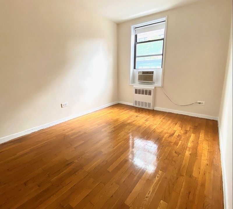 2nd image of 165 Christopher St APT 4U