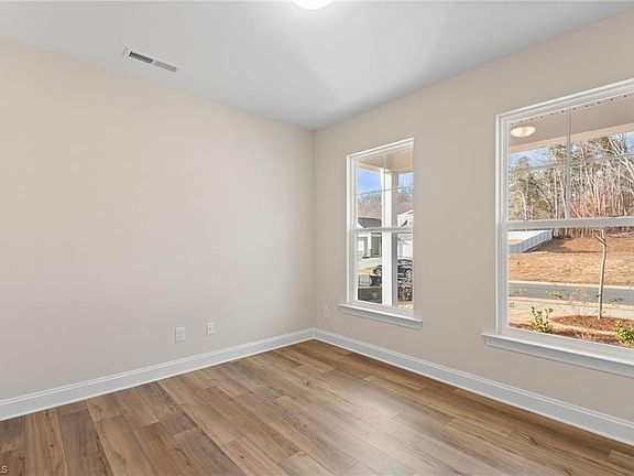 5th image of 871 Brooklet Ct