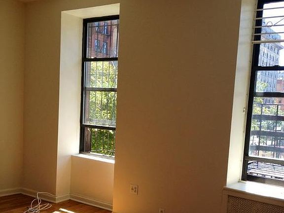 3rd image of 103 W 77th St APT 2d