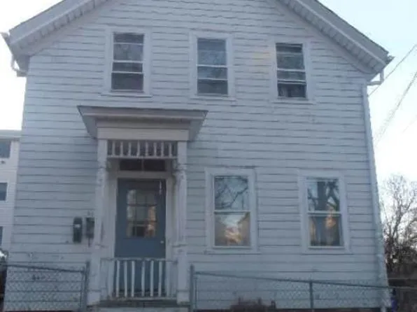 81 2nd St, East Providence, RI 02914