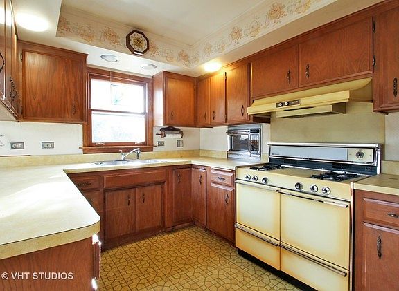 3rd image of 7107 N Ionia Ave