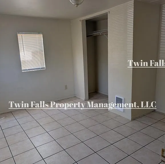 473 Jackson St — Photo 12