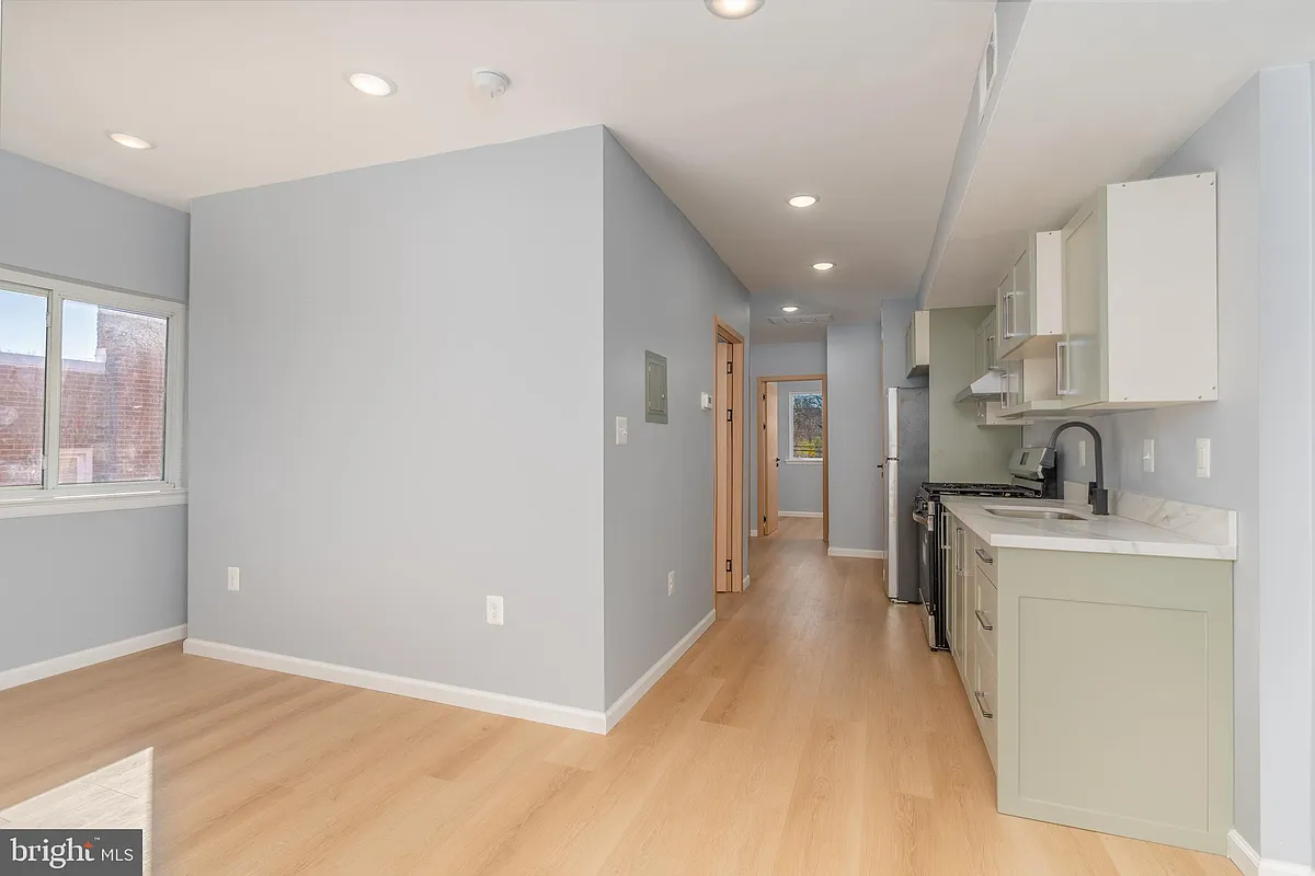 Building Photo - 4936 Nash St NE #9