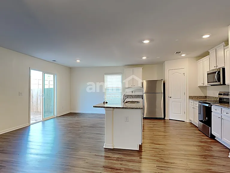2054 Southlea Dr — Photo 4