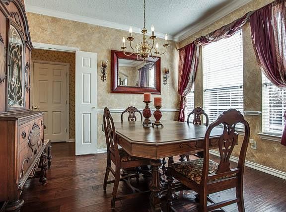5th image of 7826 Greenvalley Ln