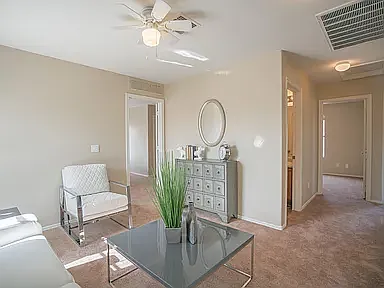 3 bed, 2.5 bath, 1726 sqft, $2,100 — Photo 4