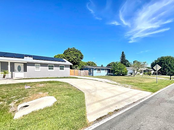 2nd image of 409 NE Oleander Avenue