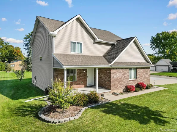 18977 Faulman Rd, Clinton Township, MI 48035