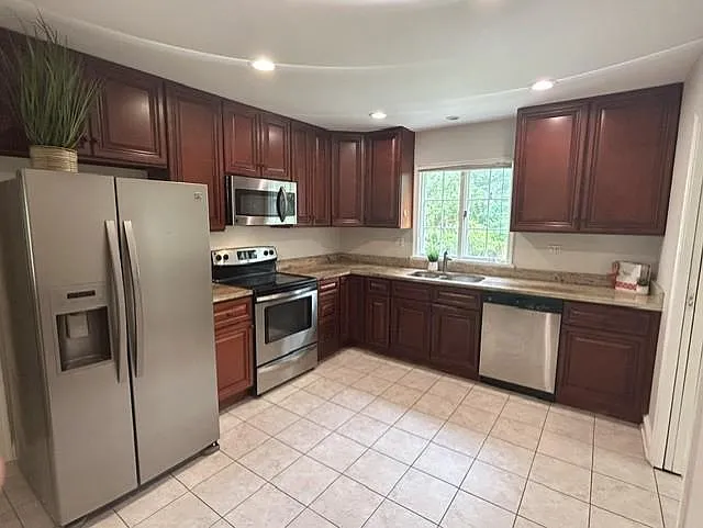 14 Maryland Ave — Photo 3