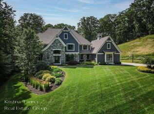 533 Pinnacle View Dr NE, Ada, MI 49301