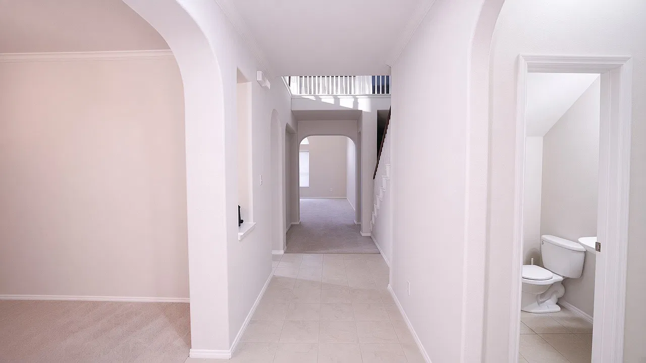 5 bed, 3.5 bath, 3500 sqft, $2,500 — Photo 3