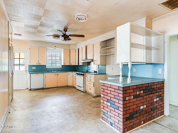 5th image of 309 5th St
